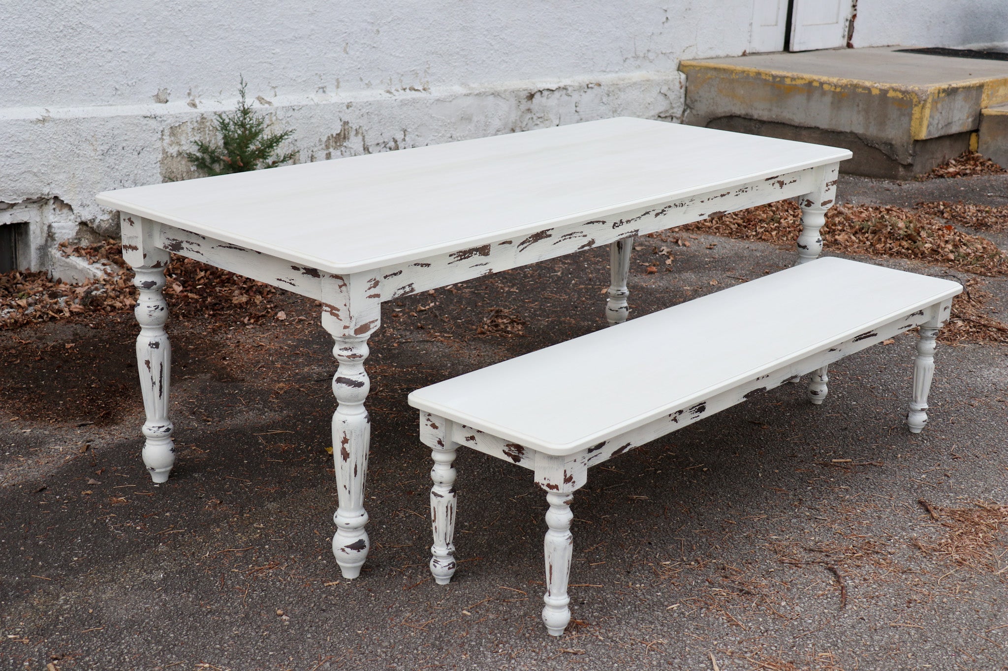 White Farmhouse Dining Table &amp; Bench with Distressed Legs